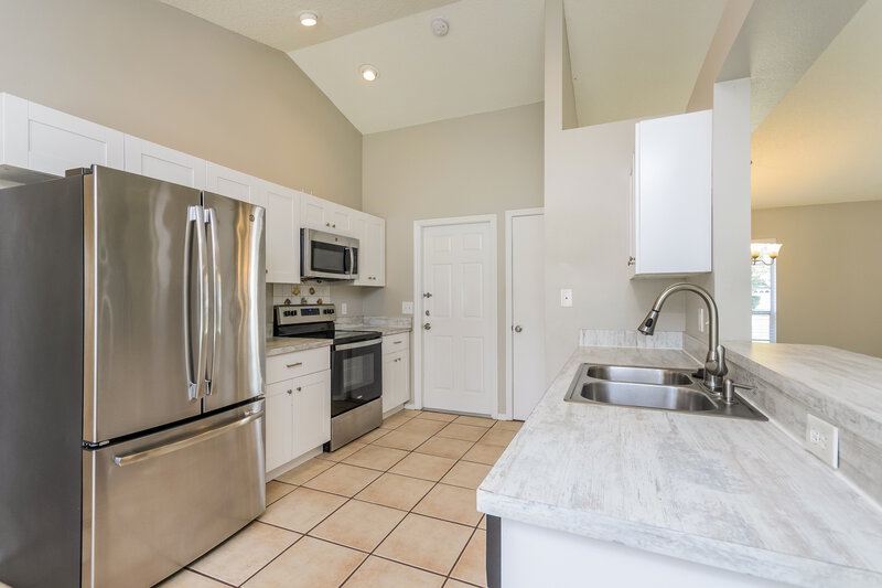 3,420/Mo, 1078 Providence Lane Oviedo, FL 32765 Kitchen View 2
