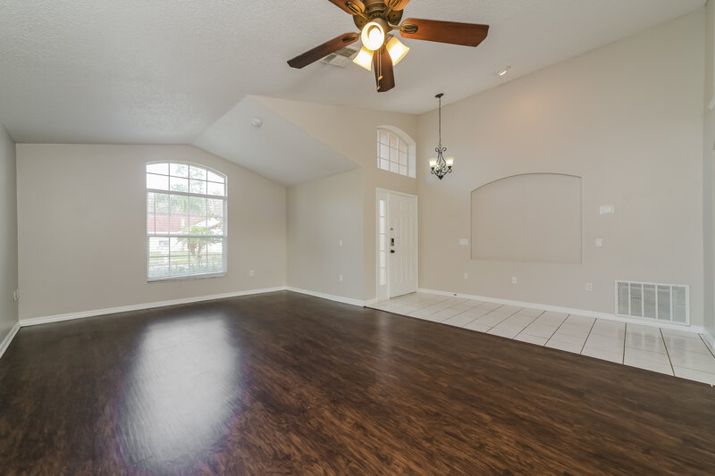 2,205/Mo, 572 Eagle Pointe S Kissimmee, FL 34746 Living Room View 2
