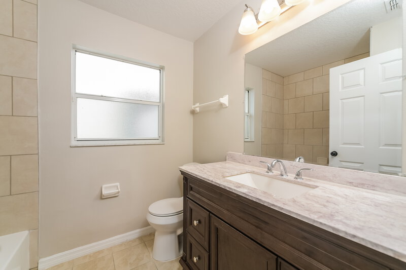 2,205/Mo, 572 Eagle Pointe S Kissimmee, FL 34746 Bathroom View