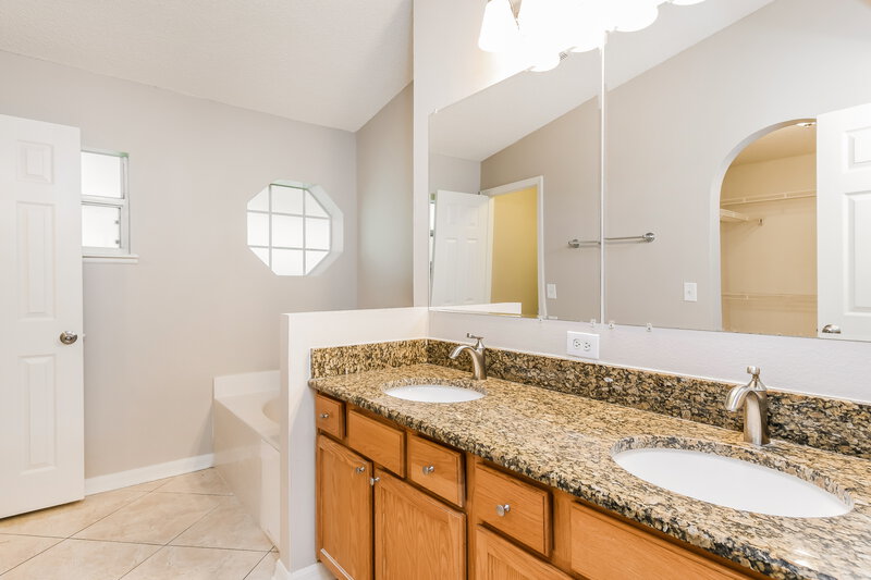 3,290/Mo, 2989 Elbib Drive Saint Cloud, FL 34772 Main Bathroom View