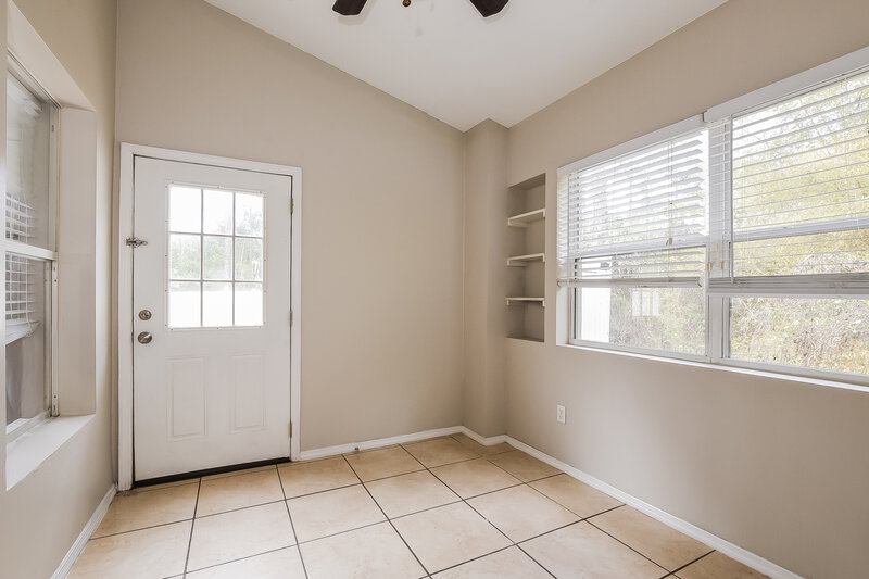 2,600/Mo, 1932 Wiregrass Court Orlando, FL 32826 Sun Room View 2