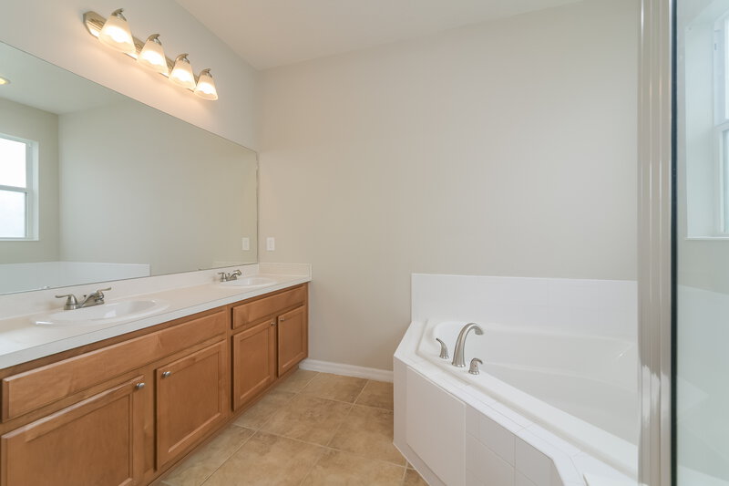 2,230/Mo, 2606 Corsini Lane Kissimmee, FL 34746 Main Bathroom View