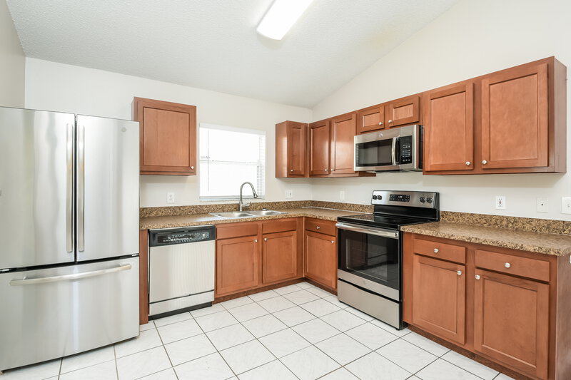 2,155/Mo, 9565 Violet Drive Orlando, FL 32824 Kitchen View