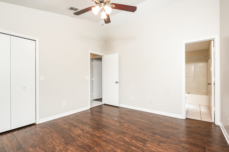 2,155/Mo, 9565 Violet Drive Orlando, FL 32824 Main Bedroom View 2