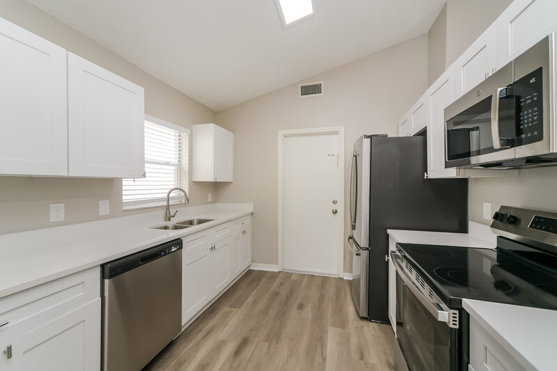 2,330/Mo, 1077 Brielle Court Oviedo, FL 32765 Kitchen View