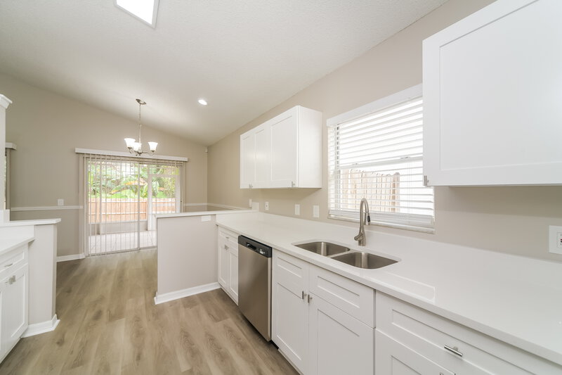 2,330/Mo, 1077 Brielle Court Oviedo, FL 32765 Kitchen View 2