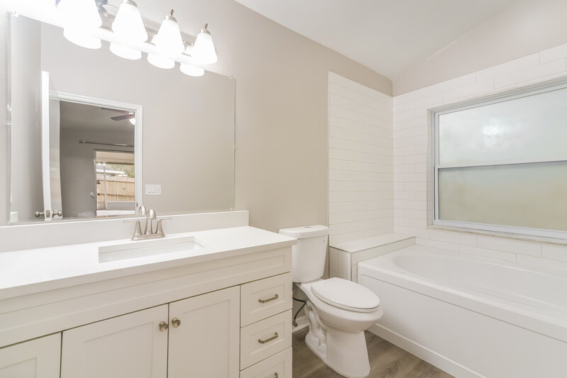 2,330/Mo, 1077 Brielle Court Oviedo, FL 32765 Main Bathroom View