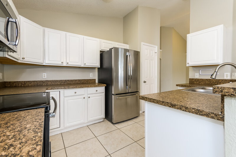 2,130/Mo, 2453 Shelby Cir Kissimmee, FL 34743 Kitchen View