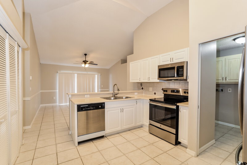 2,520/Mo, 12609 Whiterapids Drive Orlando, FL 32828 Kitchen View