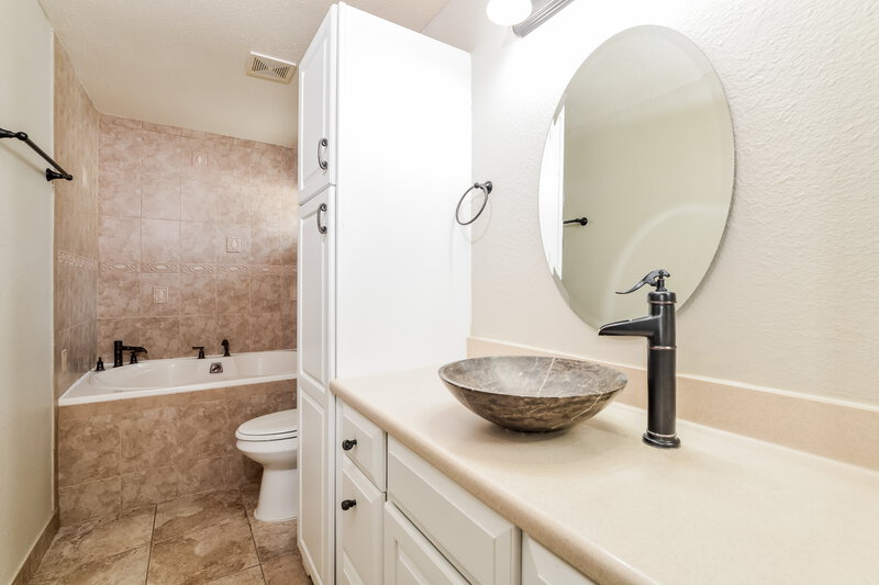 2,520/Mo, 12609 Whiterapids Drive Orlando, FL 32828 Main Bathroom View