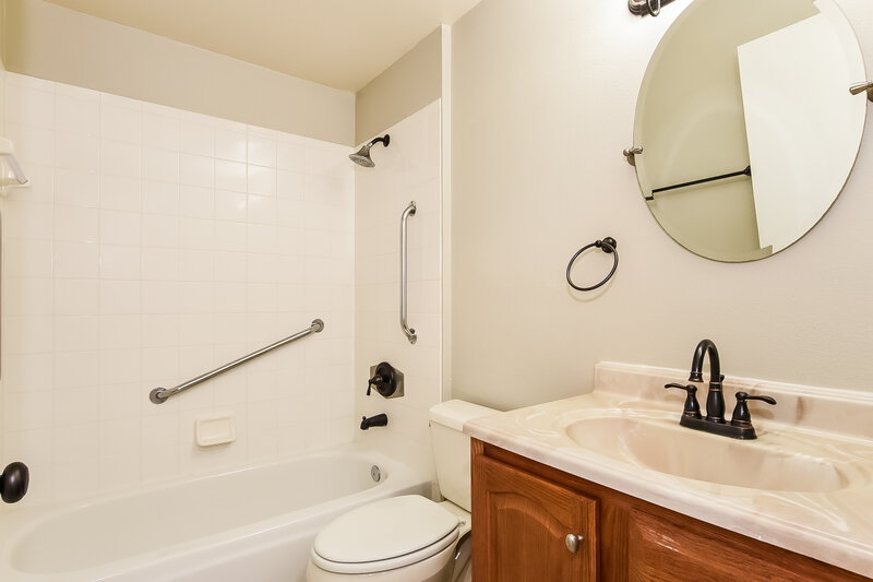 2,375/Mo, 12609 Whiterapids Drive Orlando, FL 32828 Bathroom View