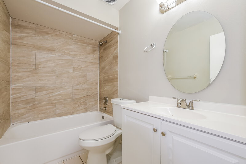 2,950/Mo, 1335 Alfonzo Cir Winter Springs, FL 32708 Main Bathroom View