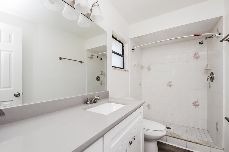 1,940/Mo, 613 Deauville Court Kissimmee, FL 34758 Master Bathroom View