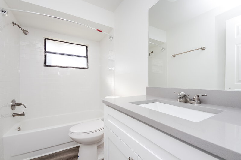 1,940/Mo, 613 Deauville Court Kissimmee, FL 34758 Bathroom View