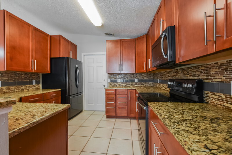 2,035/Mo, 8669 Wellington Loop Kissimmee, FL 34747 Kitchen View