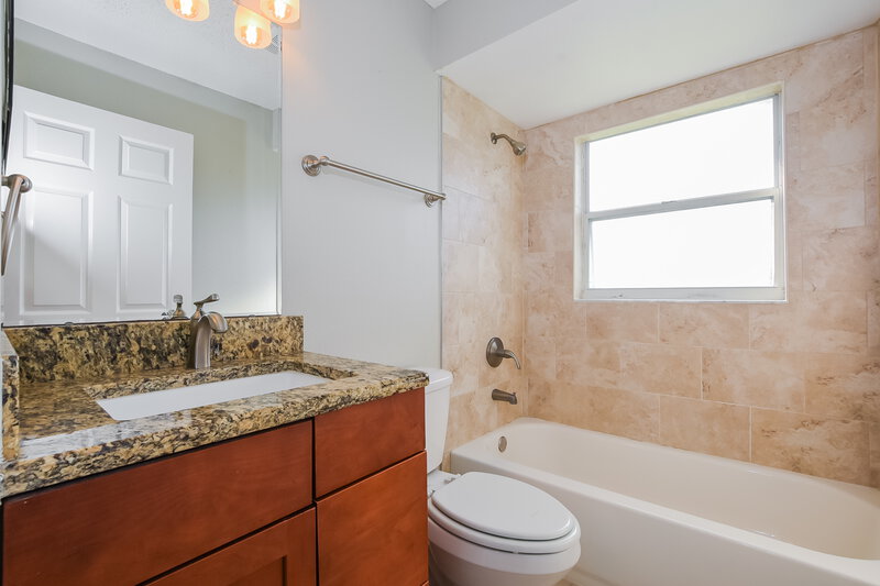 2,035/Mo, 8669 Wellington Loop Kissimmee, FL 34747 Bathroom View