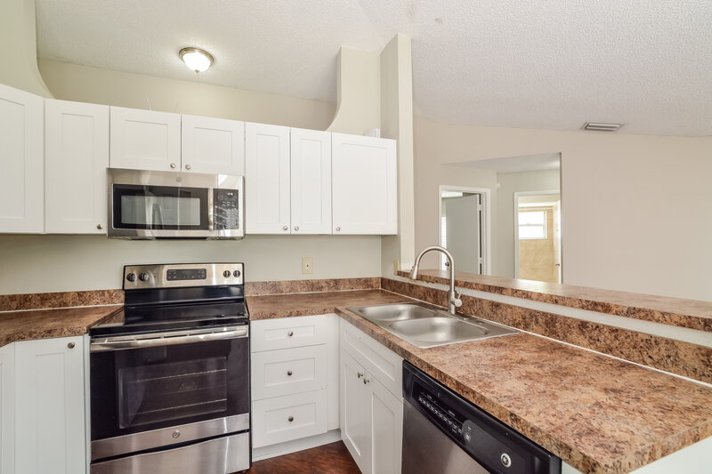 2,410/Mo, 1176 Countrywind Drive Apopka, FL 32703 Kitchen View