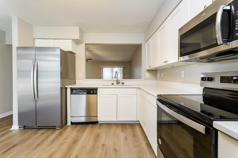 1,770/Mo, 319 Colonade Court Poinciana, FL 34758 Kitchen View 2