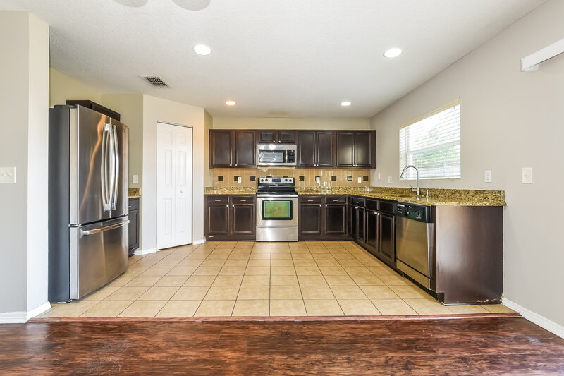 2,285/Mo, 2050 Wavy Leaf Court Apopka, FL 32712 Kitchen View
