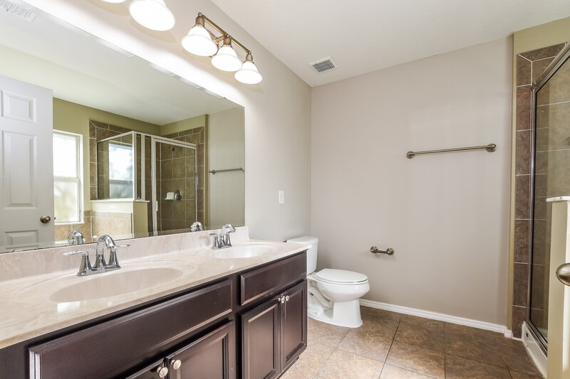 2,285/Mo, 2050 Wavy Leaf Court Apopka, FL 32712 Main Bathroom View