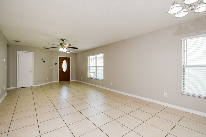 2,045/Mo, 16812 Gold Star Ct Clermont, FL 34714 Living Room View 2