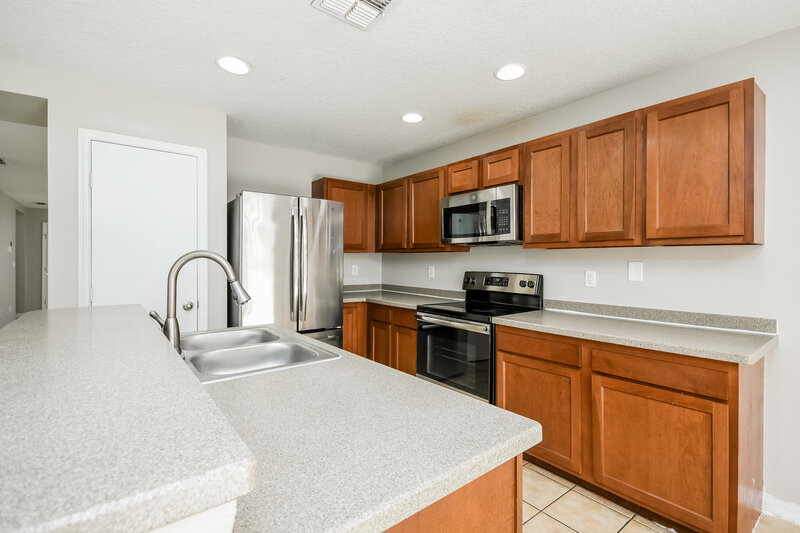2,045/Mo, 16812 Gold Star Ct Clermont, FL 34714 Kitchen View