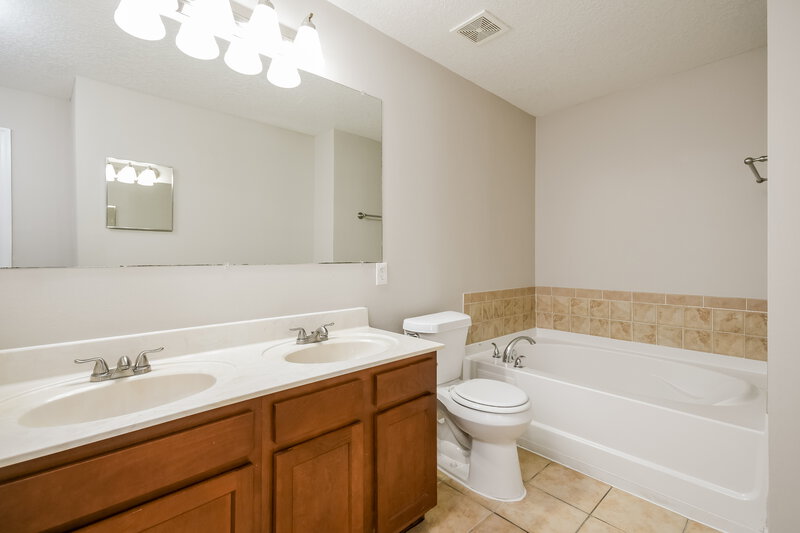 2,045/Mo, 16812 Gold Star Ct Clermont, FL 34714 Bathroom View