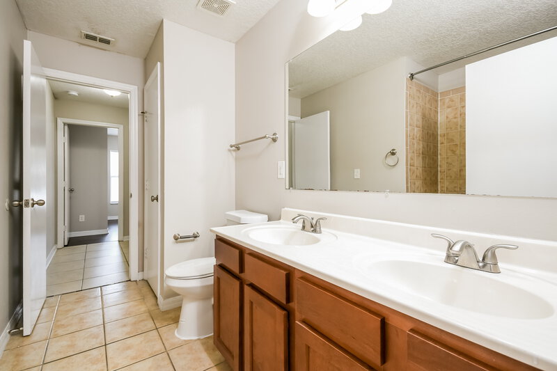 2,045/Mo, 16812 Gold Star Ct Clermont, FL 34714 Bathroom View 2