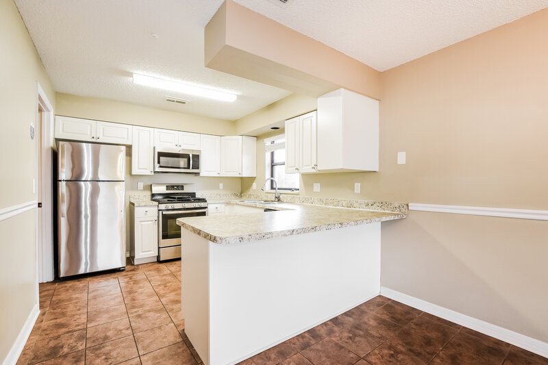 1,935/Mo, 92 Lake Daisy Boulevard Winter Haven, FL 33884 Kitchen View