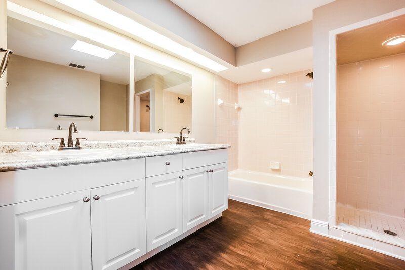 1,935/Mo, 92 Lake Daisy Boulevard Winter Haven, FL 33884 Main Bathroom View