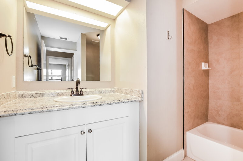 1,935/Mo, 92 Lake Daisy Boulevard Winter Haven, FL 33884 Bathroom View