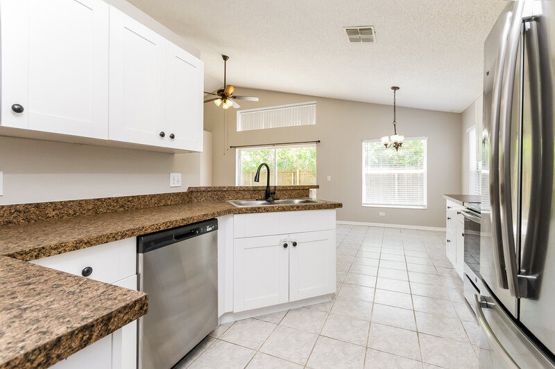 2,215/Mo, 2262 Mallard Creek Cir Kissimmee, FL 34743 Kitchen View 2