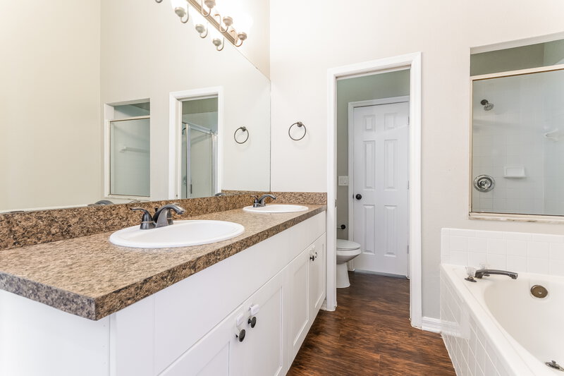 2,215/Mo, 2262 Mallard Creek Cir Kissimmee, FL 34743 Main Bathroom View