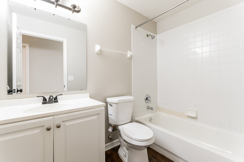 2,215/Mo, 2262 Mallard Creek Cir Kissimmee, FL 34743 Bathroom View