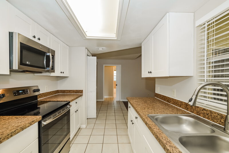 2,405/Mo, 9124 Palos Verde Drive Orlando, FL 32825 Kitchen View 2