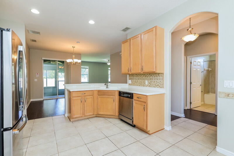 2,165/Mo, 706 Auburn Preserve Blvd Auburndale, FL 33823 Kitchen View