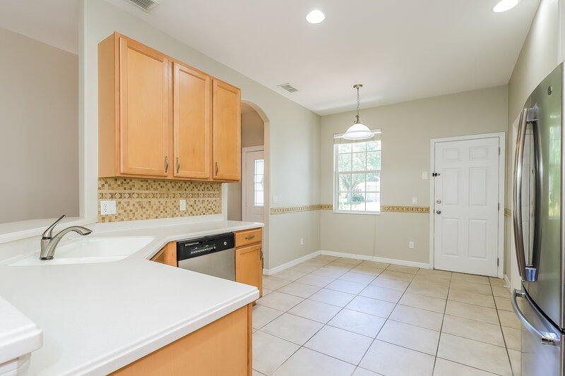 2,165/Mo, 706 Auburn Preserve Blvd Auburndale, FL 33823 Kitchen View 4