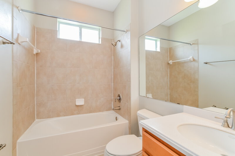 2,075/Mo, 706 Auburn Preserve Blvd Auburndale, FL 33823 Bathroom View