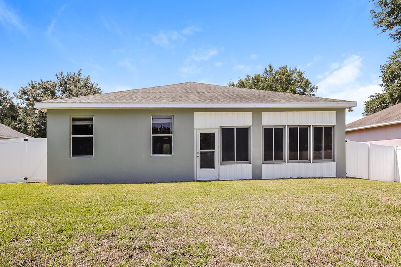 2,165/Mo, 706 Auburn Preserve Blvd Auburndale, FL 33823 Rear View