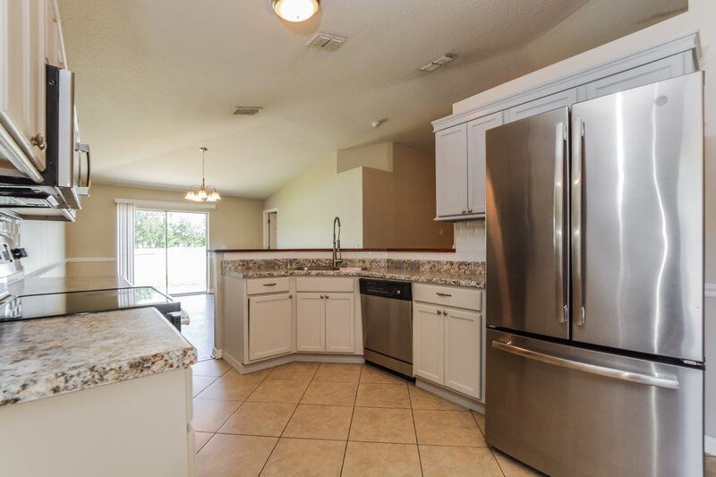 2,220/Mo, 2097 Hayfield Way Apopka, FL 32712 Kitchen View