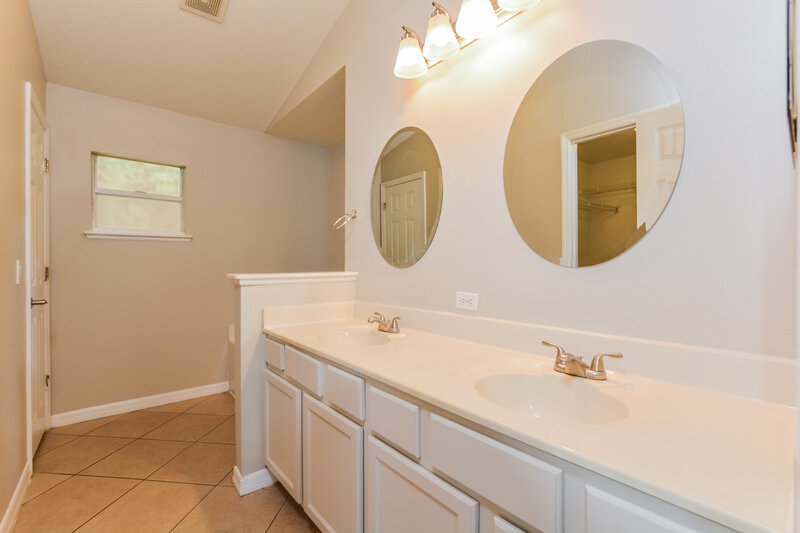 2,220/Mo, 2097 Hayfield Way Apopka, FL 32712 Main Bathroom View