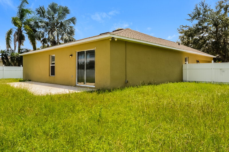 2,220/Mo, 2097 Hayfield Way Apopka, FL 32712 Rear View