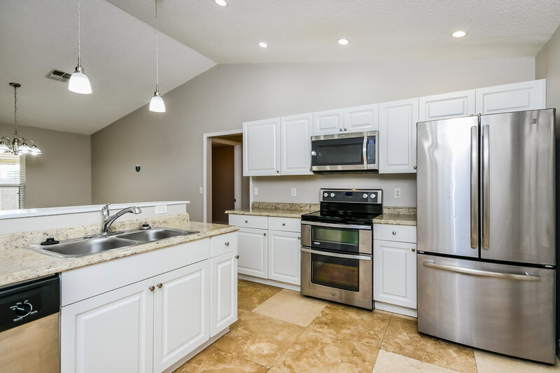 1,785/Mo, 106 Lake Daisy Terrace Winter Haven, FL 33884 Kitchen View