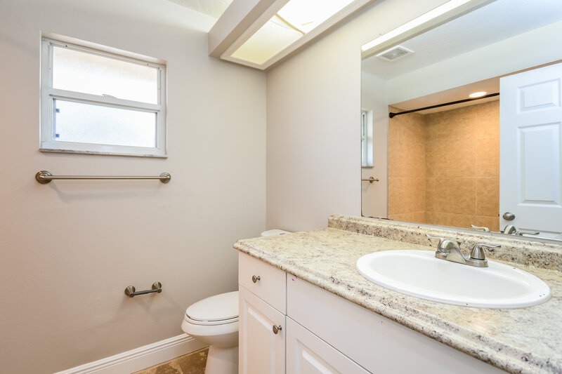 1,785/Mo, 106 Lake Daisy Terrace Winter Haven, FL 33884 Bathroom View