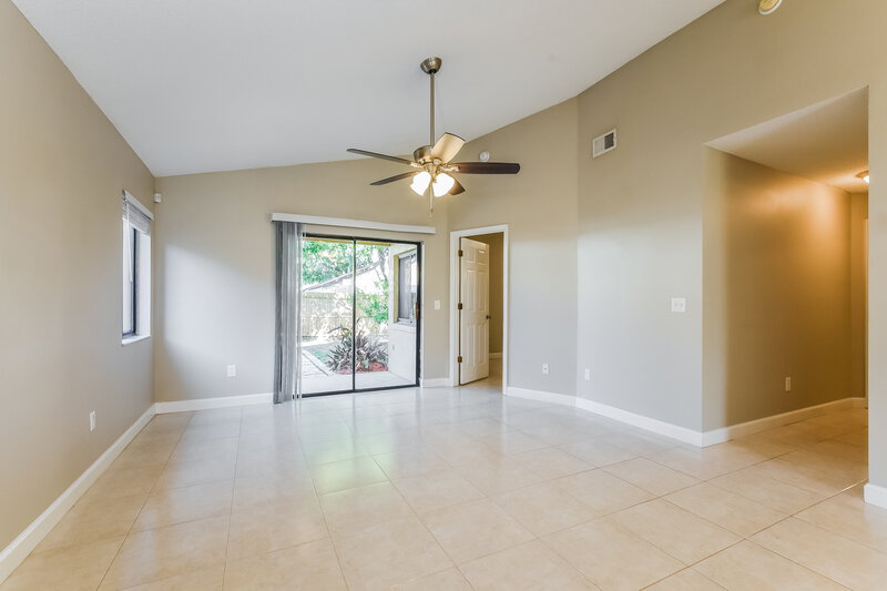 3,270/Mo, 149 River Chase Dr Orlando, FL 32807 Living Room View
