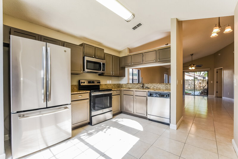 3,270/Mo, 149 River Chase Dr Orlando, FL 32807 Kitchen View