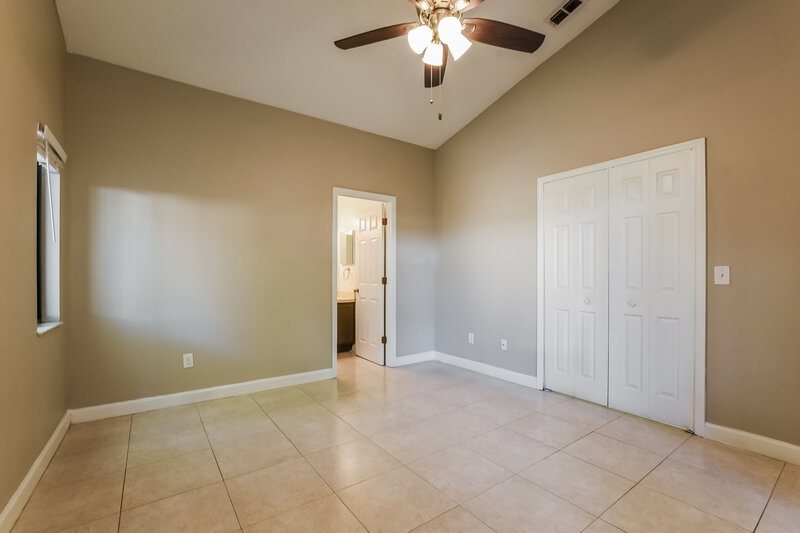 3,270/Mo, 149 River Chase Dr Orlando, FL 32807 Main Bedroom View