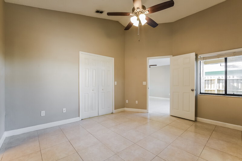 3,270/Mo, 149 River Chase Dr Orlando, FL 32807 Main Bedroom View 2