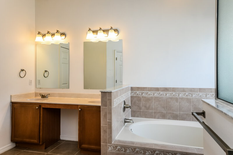 2,645/Mo, 1270 Creekview Court Saint Cloud, FL 34772 Main Bathroom View