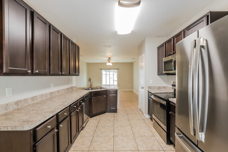 2,125/Mo, 1633 Wallace Manor Boulevard Winter Haven, FL 33880 Kitchen View